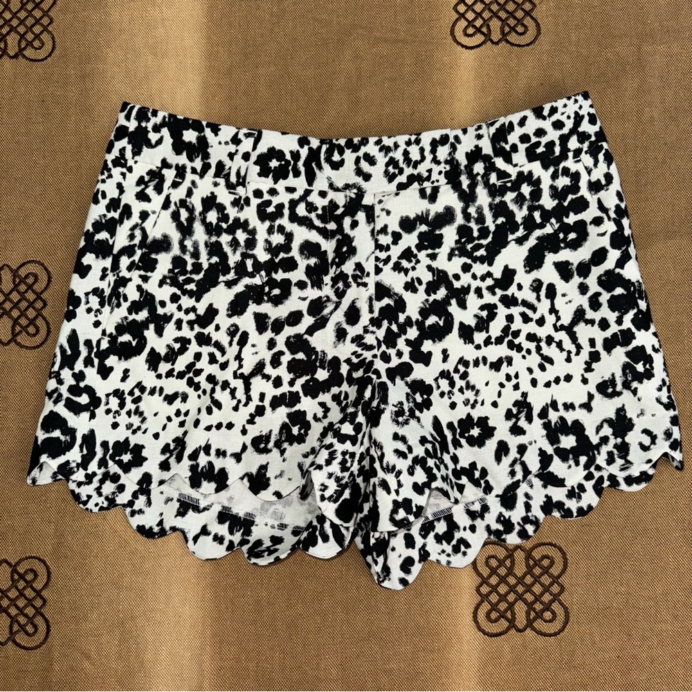 J.Crew Women's animal print Linen Blend Scalloped Hem shorts in white/black - Picture 2 of 14